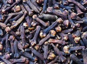 cloves, pepper, aromatic